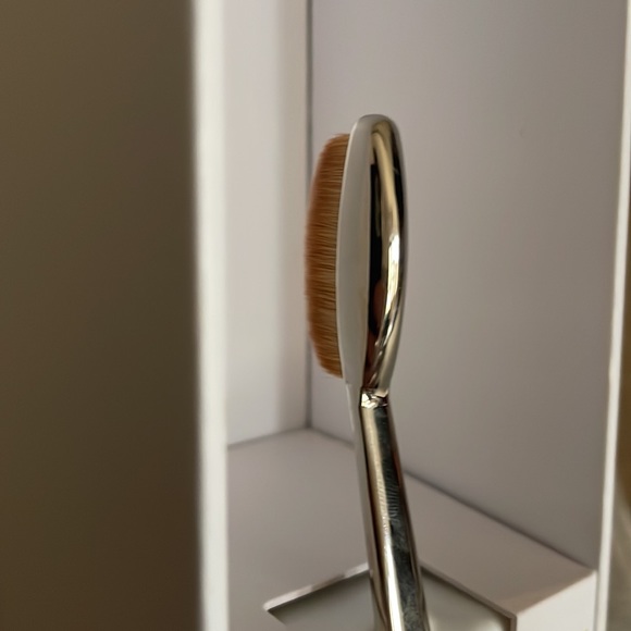 Brand new in box - ARTIS linear 6 brush ELITE COLLECTION mirror finish - Picture 2 of 3